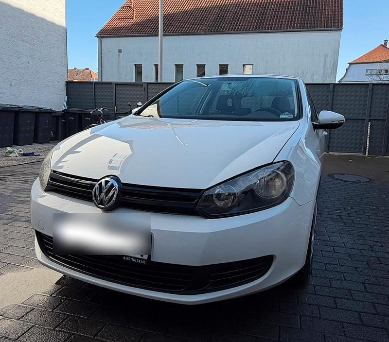 Gebraucht VW Golf VI 86 PS (63 kW) 2011 Weiß Kleinwagen