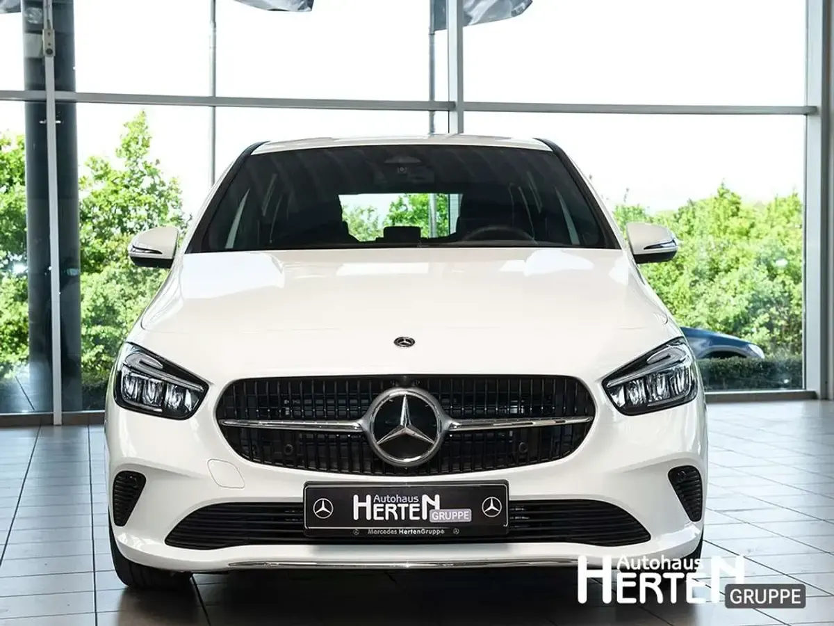 Gebraucht Mercedes B200 Progressive 150 PS (110 kW) 2025 Unilack polarweiß Kleinwagen