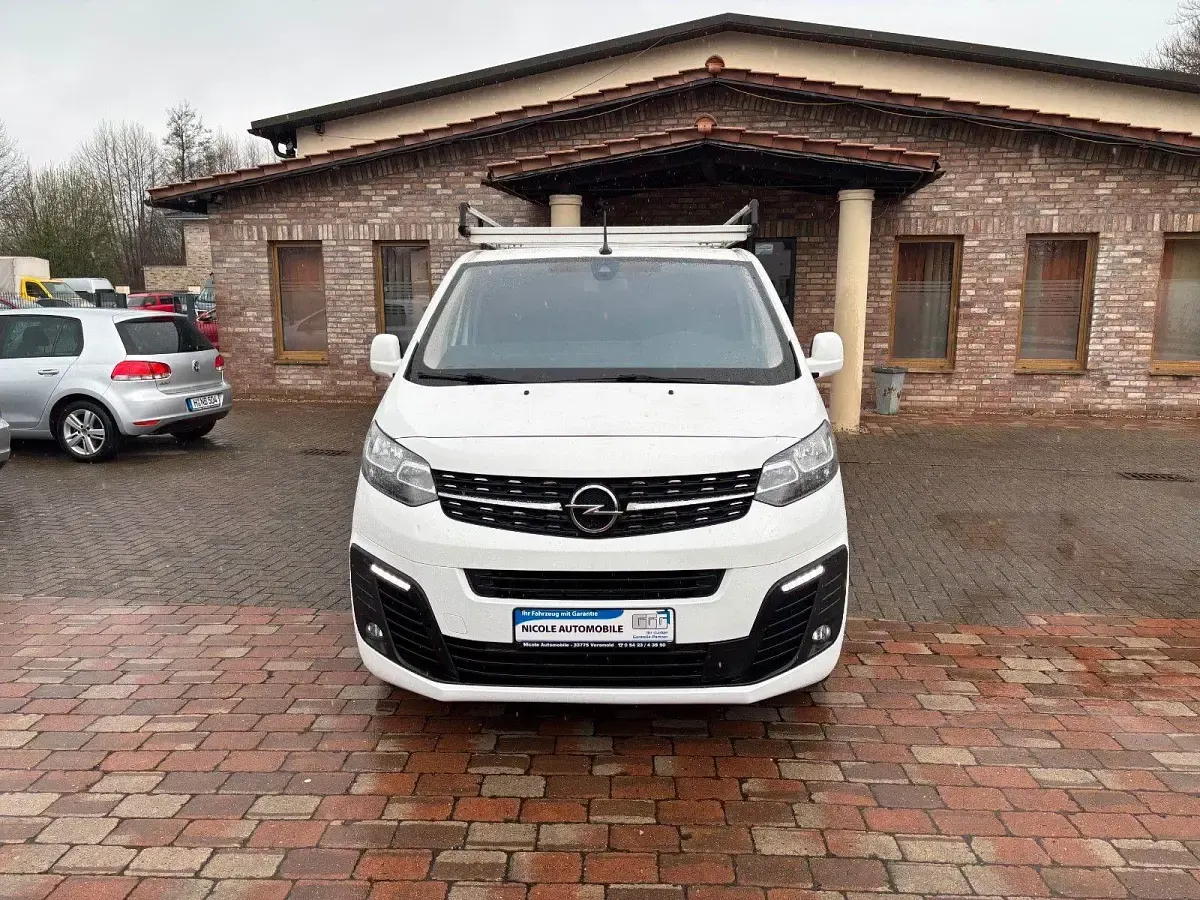 Gebraucht Opel Vivaro Innovation 122 PS (89 kW) 2020 Weiß Van / Kleinbus