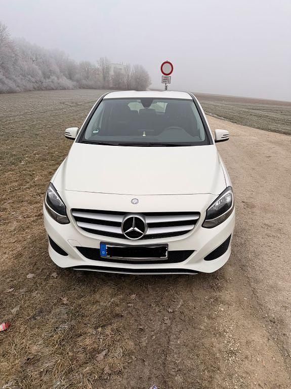 Gebraucht Mercedes B180 122 PS (89 kW) 2016 Weiß Van / Kleinbus