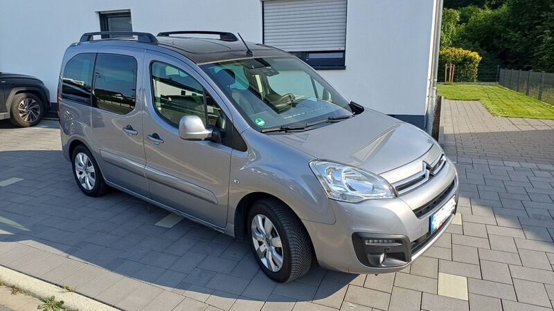 Grau Gebraucht 2017 Citroën Berlingo PureTech Van / Kleinbus | 12.600 € (Fairer Preis) - Bild 1/4