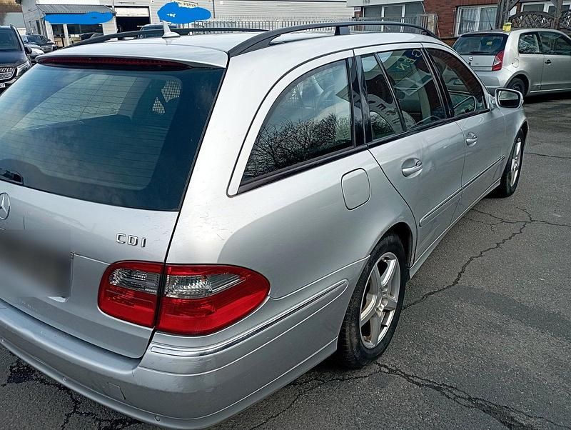 Second-hand Mercedes E200 170 CP (125 kW) 2008 Argintiu Break