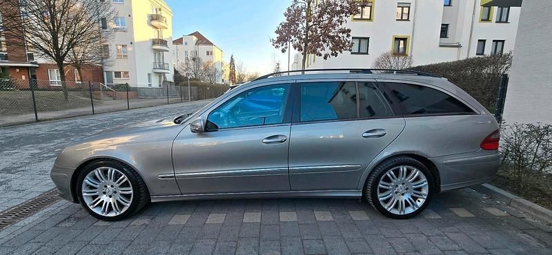 Gebraucht Mercedes E350 Avantgarde 272 PS (200 kW) 2008 Gold Kombi