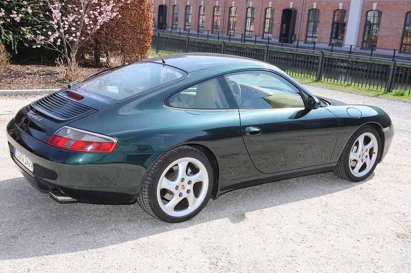 Tannengrünmetallic Gebraucht 1999 Porsche 911 Carrera 4 Coupé | 35.900 € (Fairer Preis) - Bild 1/4