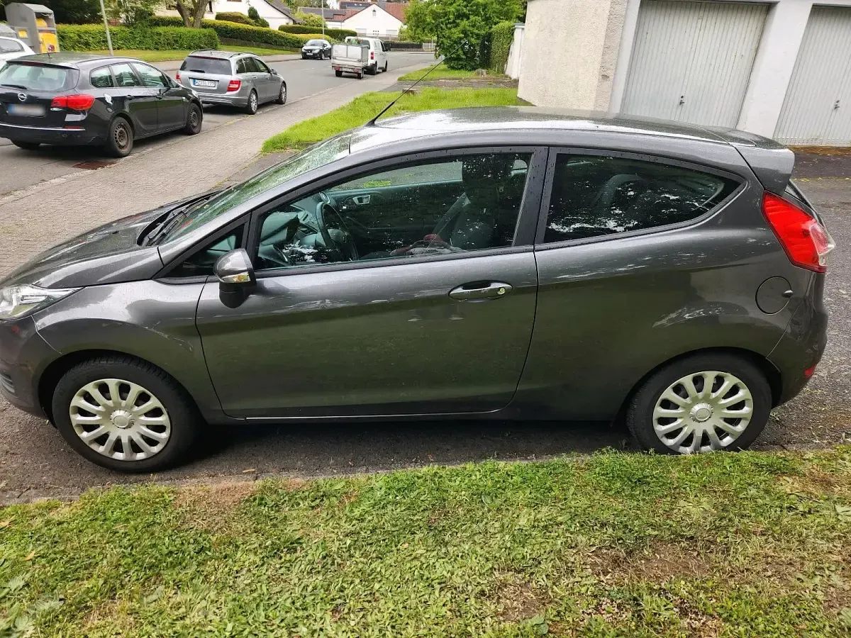 Usata Ford Fiesta 80 CV (58 kW) 2017 Grigio Utilitaria
