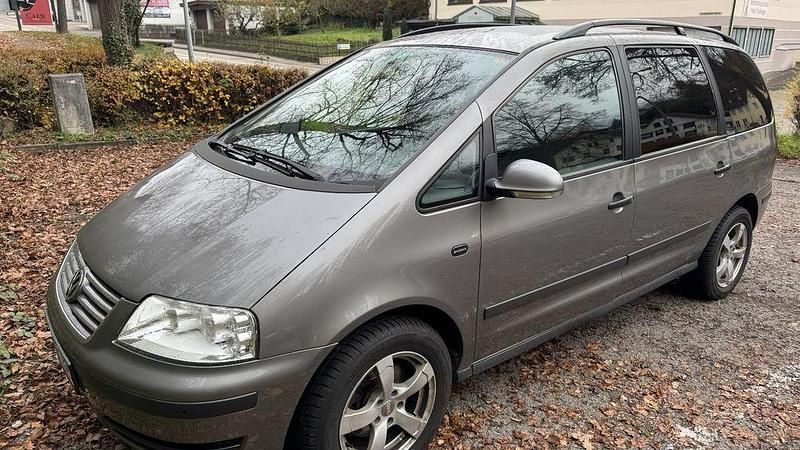 Gebraucht VW Sharan Comfortline 140 PS (102 kW) 2010 Grau Van / Kleinbus