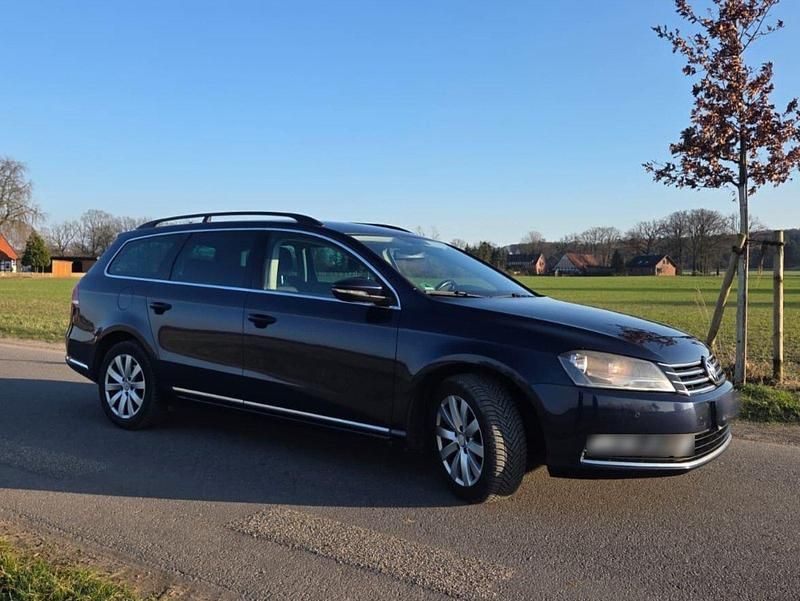 Gebraucht VW Passat 122 PS (89 kW) 2011 Blau Kombi