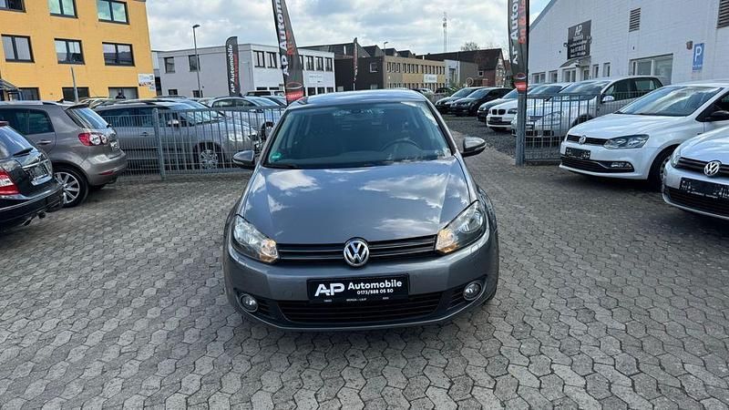 Gebraucht VW Golf VI Team 105 PS (77 kW) 2011 Grau Kleinwagen