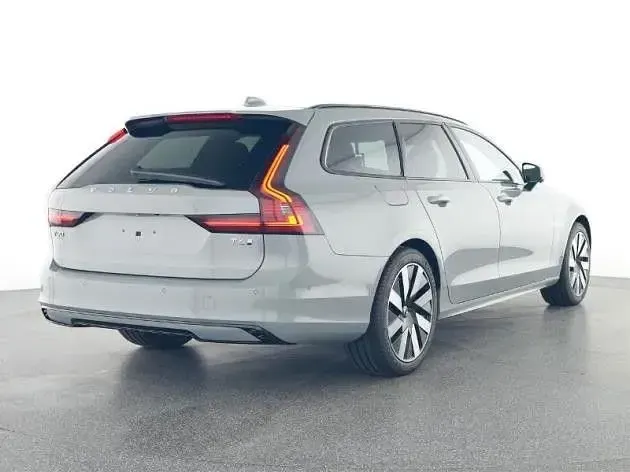 Gebraucht Volvo V90 Plus 253 PS (186 kW) 2025 Grau Kombi