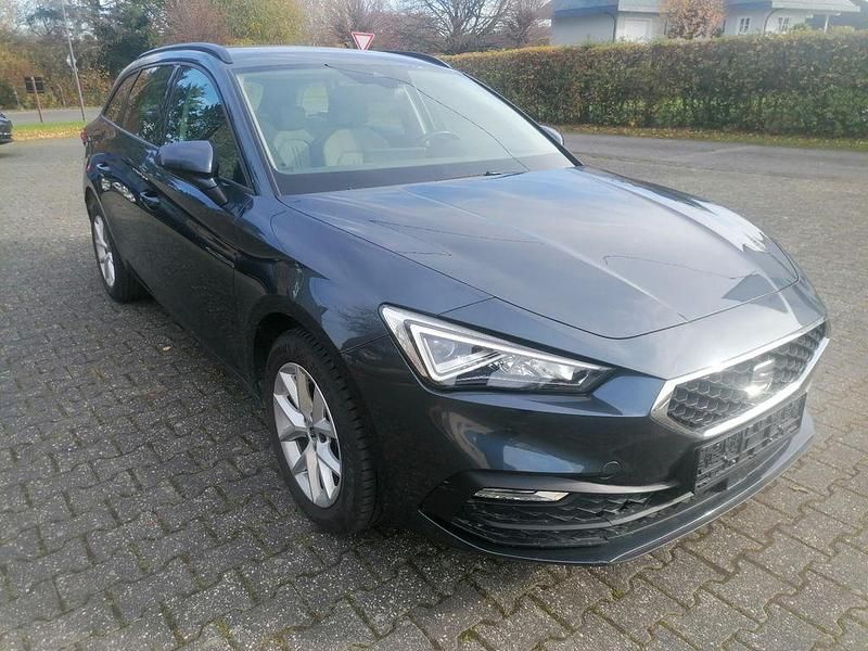 Grau Gebraucht 2023 Seat Leon ST Style Kombi | 16.990 € (Superpreis) - Bild 1/4