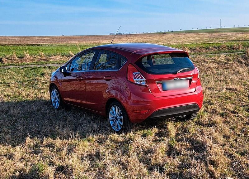Gebraucht Ford Fiesta Titanium 82 PS (60 kW) 2017 Rot Kleinwagen