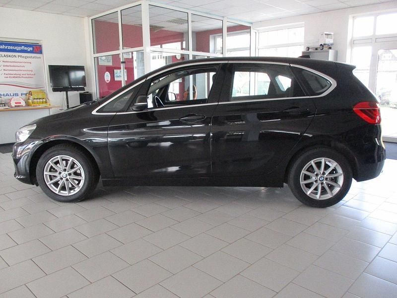 Gebraucht BMW 216 Basis 116 PS (85 kW) 2018 Schwarz Kombi