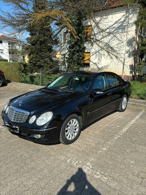 Gebraucht Mercedes E280 Elegance 190 PS (139 kW) 2008 Schwarz Limousine