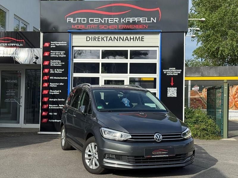 Grau Gebraucht 2017 VW Touran Highline Van / Kleinbus | 15.990 € (Guter Preis) - Bild 1/4