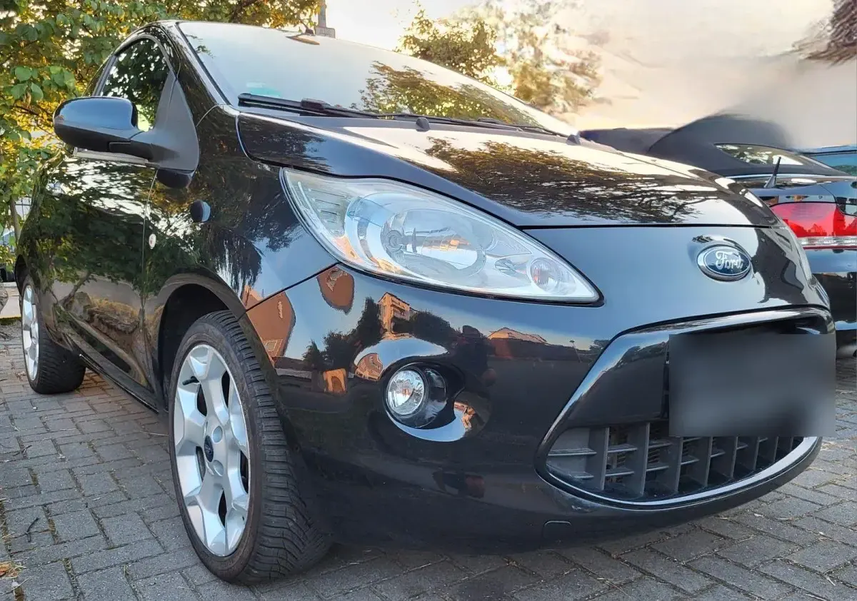 Gebraucht Ford Ka Individual 69 PS (50 kW) 2011 Schwarz Kleinwagen