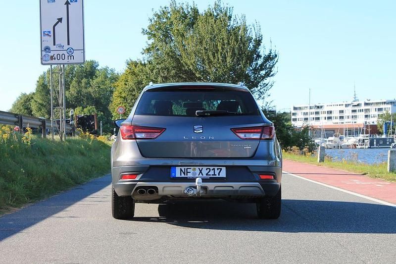 Gebraucht Seat Leon X-Perience 184 PS (135 kW) 2016 Braun Kombi
