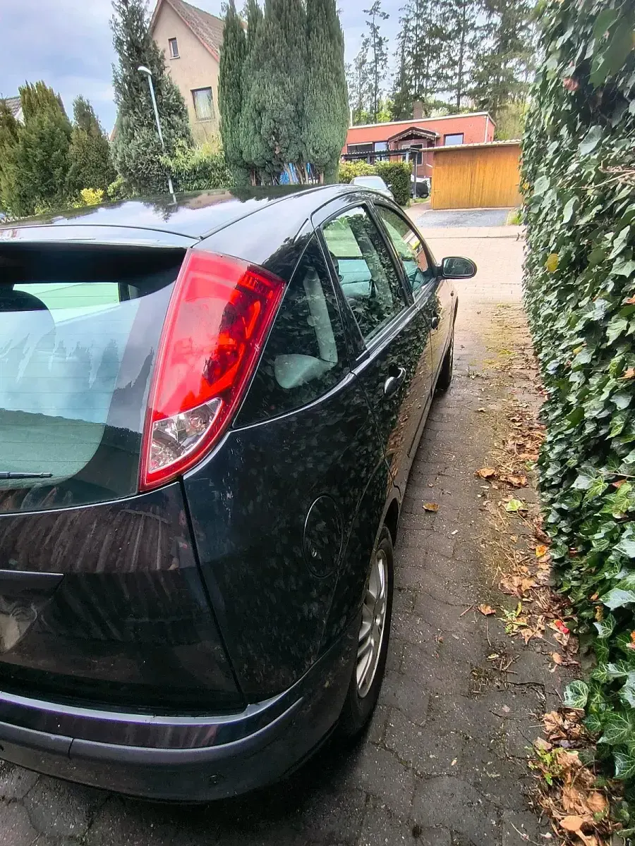 Gebraucht Ford Focus 101 PS (74 kW) 2003 Schwarz Limousine