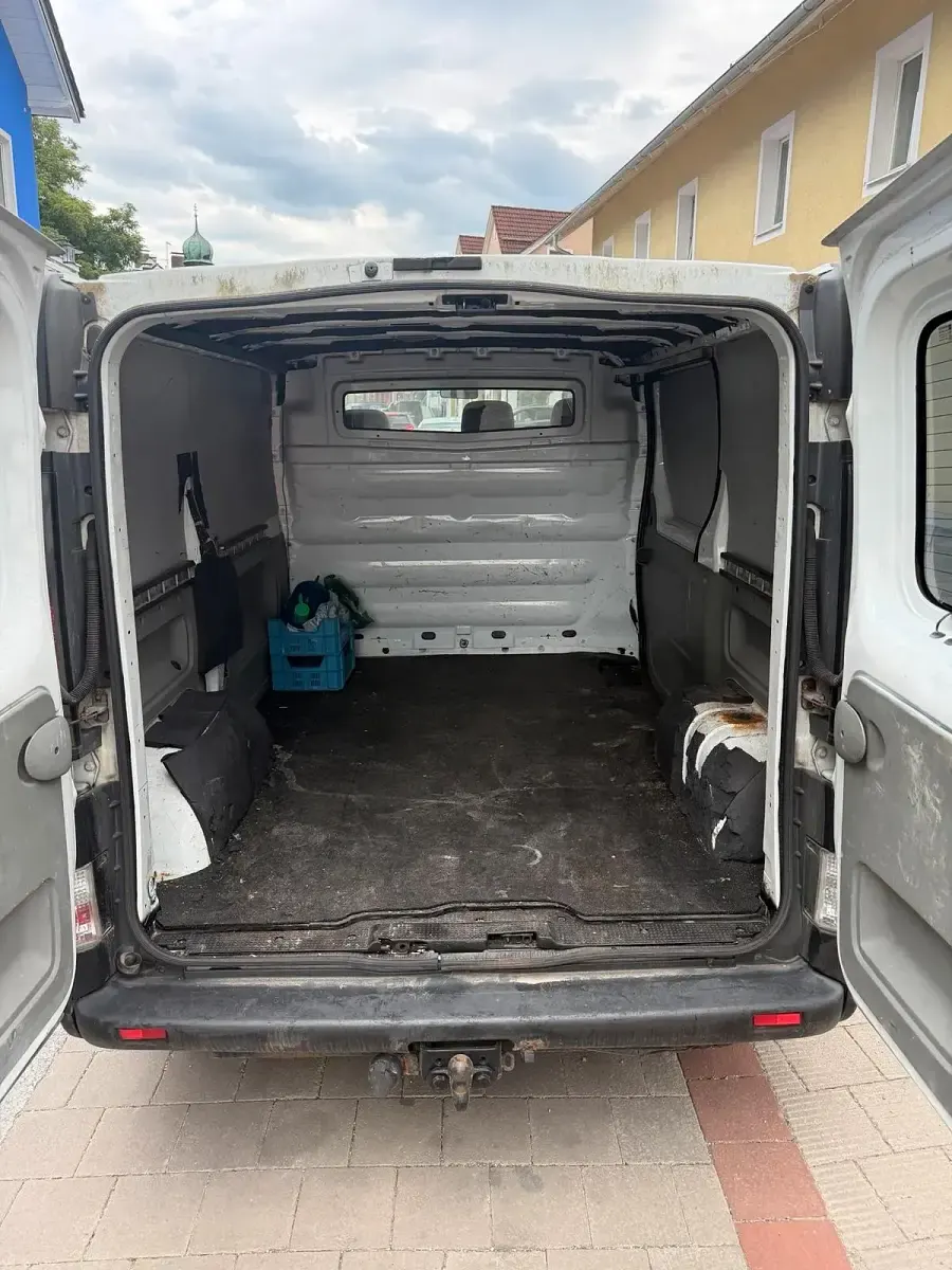 Gebraucht Renault Trafic 101 PS (74 kW) 2004 Weiß Van / Kleinbus