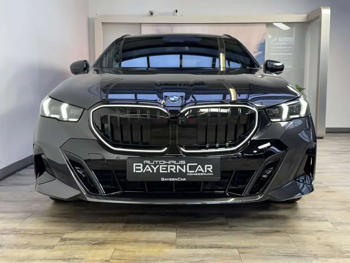 Gebraucht BMW 540 M Sport 303 PS (222 kW) 2025 (0a90) sophistograu brillant Kombi