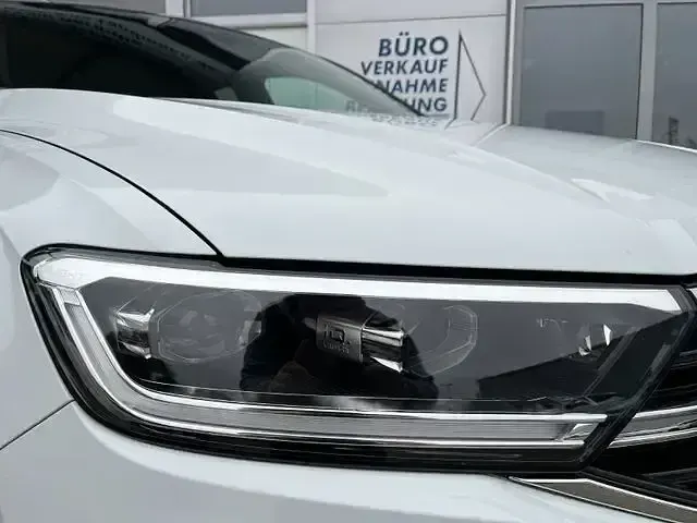 Usata VW T-Roc R-line 150 CV (110 kW) 2022 Bianco SUV