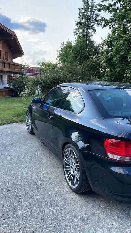 Second-hand BMW 120 Performance 177 CP (130 kW) 2009 Negru Hatchback