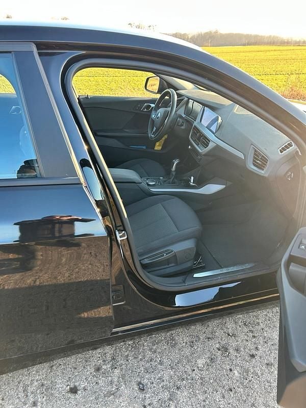 Gebraucht BMW 118 Advantage 140 PS (102 kW) 2020 Schwarz Kleinwagen