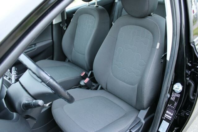 Gebraucht Hyundai i20 Comfort 101 PS (74 kW) 2012 Schwarz Kleinwagen