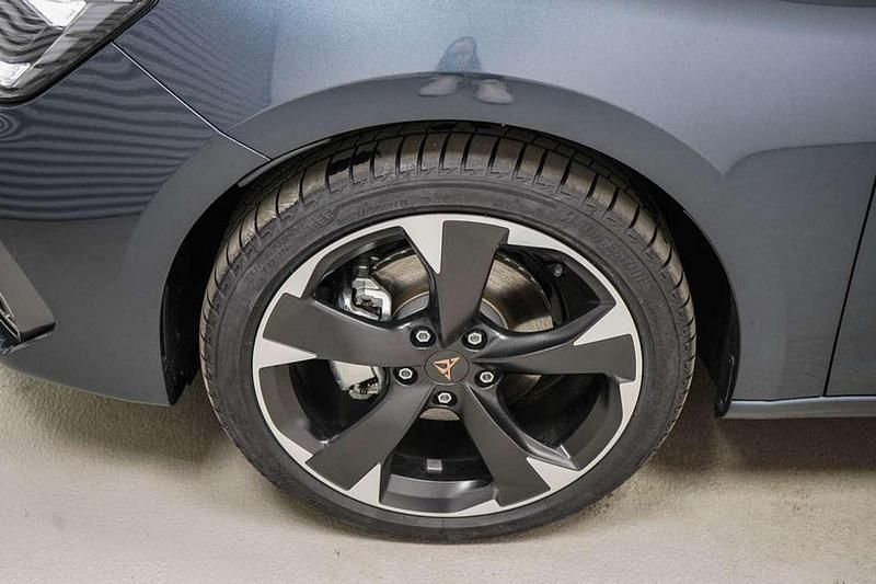 Neu Cupra Leon 150 PS (110 kW) 2025 Magnetic grau Limousine