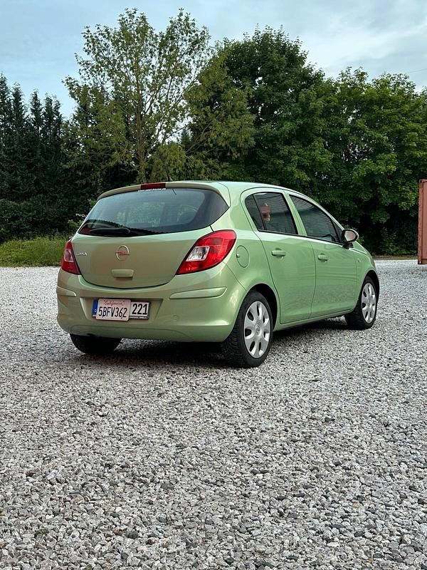 Gebraucht Opel Corsa Edition 80 PS (58 kW) 2009 Grün Kleinwagen