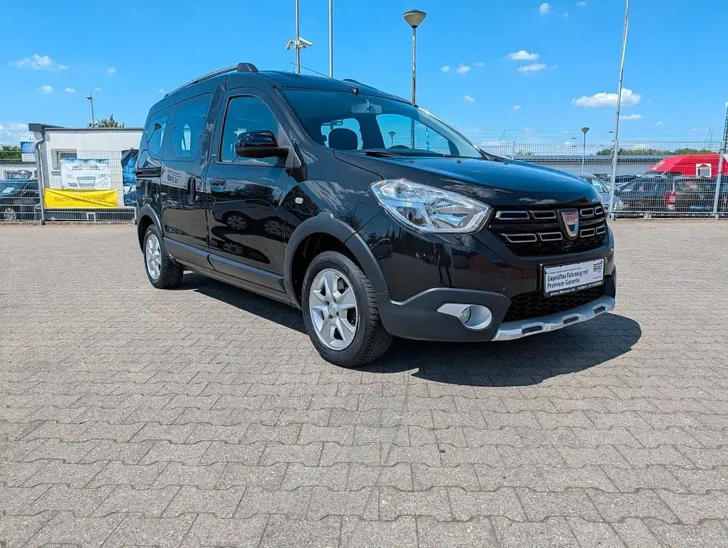 Gebraucht Dacia Dokker Celebration 116 PS (85 kW) 2018 Schwarz Van / Kleinbus