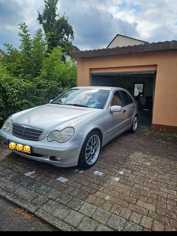 Silber Gebraucht 2004 Mercedes C180 Classic Limousine | 5.000 € (Fairer Preis) - Bild 1/4