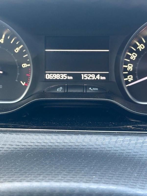 Gebraucht Peugeot 208 Allure 110 PS (80 kW) 2017 Blau Kleinwagen