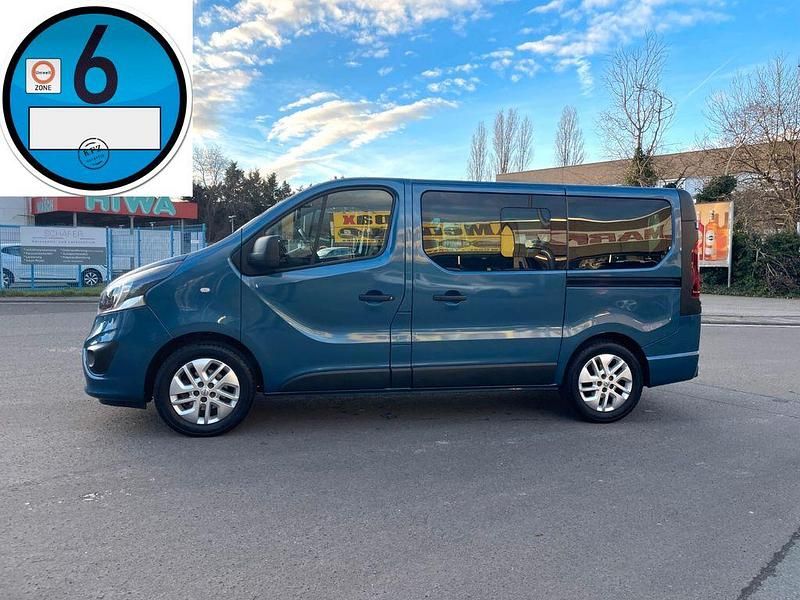 Blau Gebraucht 2017 Opel Vivaro Van | 24.950 € (Teuer) - Bild 1/4