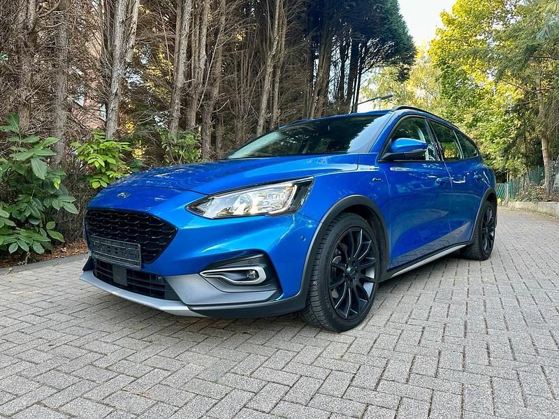 Blau Gebraucht 2020 Ford Focus Kombi | 13.499 € - Bild 1/4
