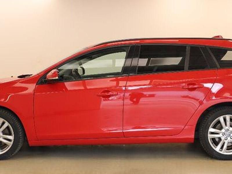 Gebraucht Volvo V60 Kinetic 150 PS (110 kW) 2012 Rot Kombi