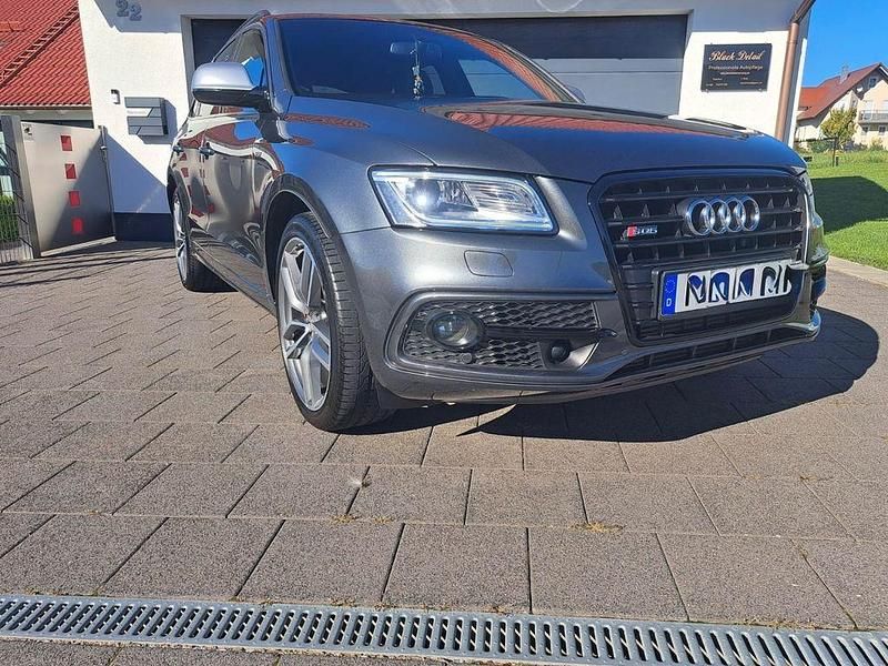 Grau Gebraucht 2017 Audi SQ5 Competition SUV | 29.900 € (Etwas zu teuer) - Bild 1/4