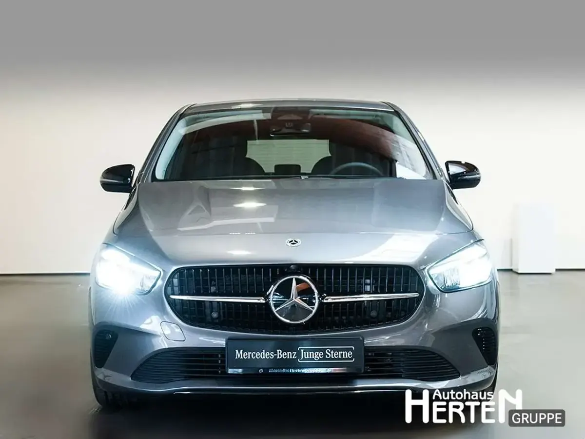 Gebraucht Mercedes B200 Progressive 163 PS (119 kW) 2025 Lack mountaingrau Kleinwagen