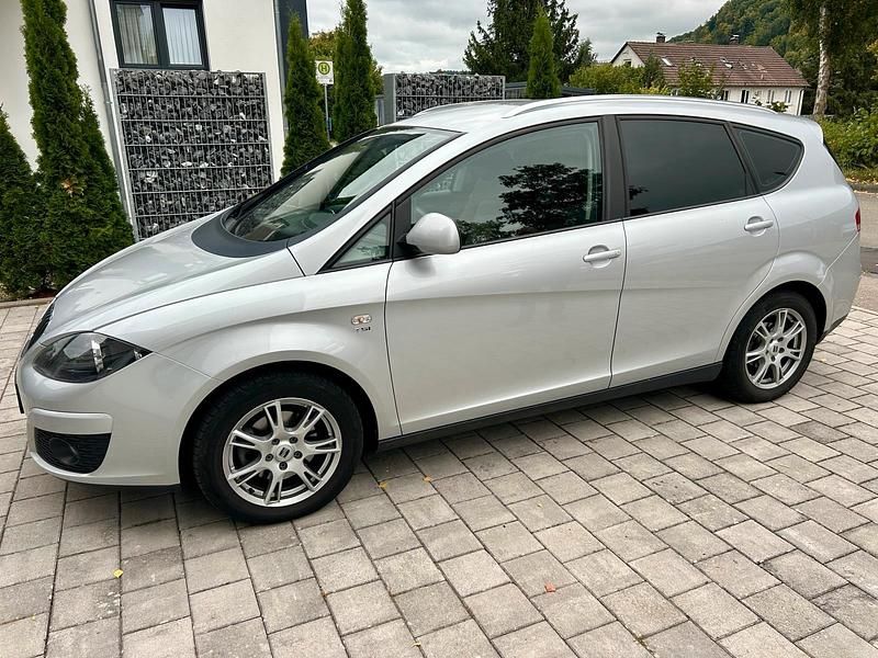Silber Gebraucht 2013 Seat Altea XL Van / Kleinbus | 6.800 € (Fairer Preis) - Bild 1/4