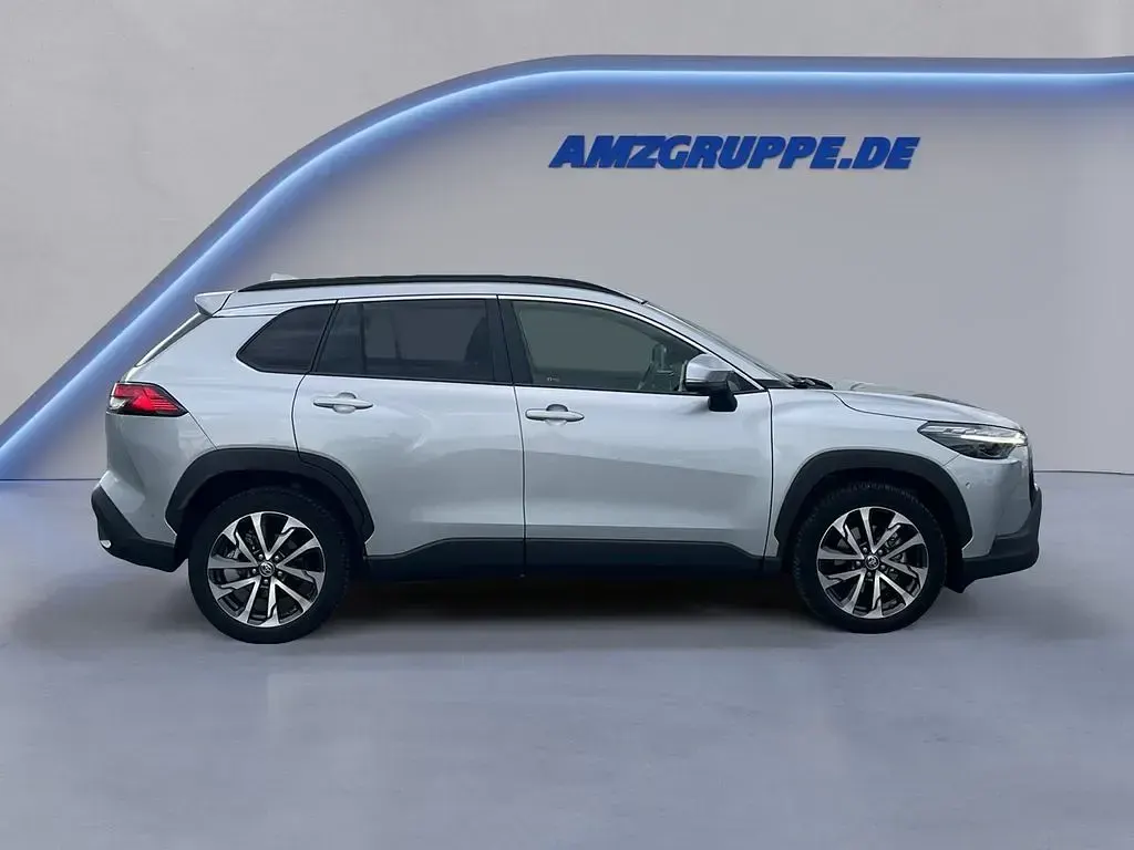 Gebraucht Toyota Corolla Cross Lounge 152 PS (111 kW) 2023 Silber met SUV