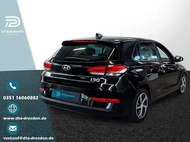 Gebraucht Hyundai i30 Select 120 PS (88 kW) 2023 Schwarz Limousine