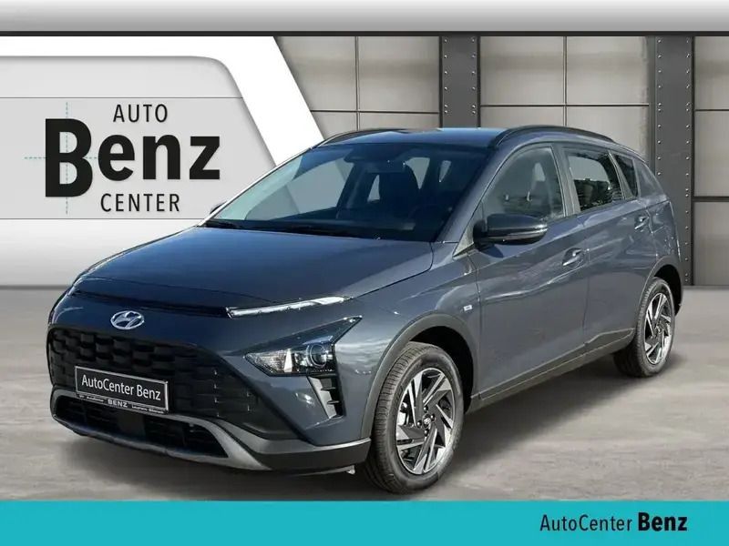 Grau Gebraucht 2024 Hyundai Bayon Trend SUV | 18.890 € (Superpreis) - Bild 1/4