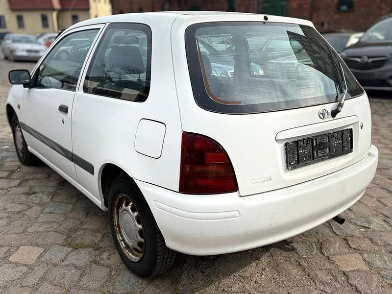 Używany Toyota Starlet 75 KM (55 kW) 1998 Biały Hatchback