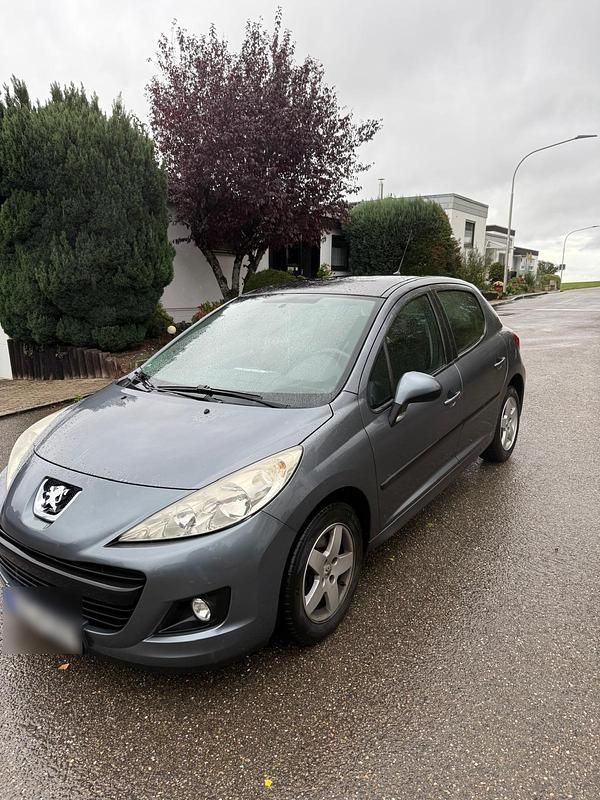 Gebraucht Peugeot 207 73 PS (53 kW) 2011 Grau Limousine