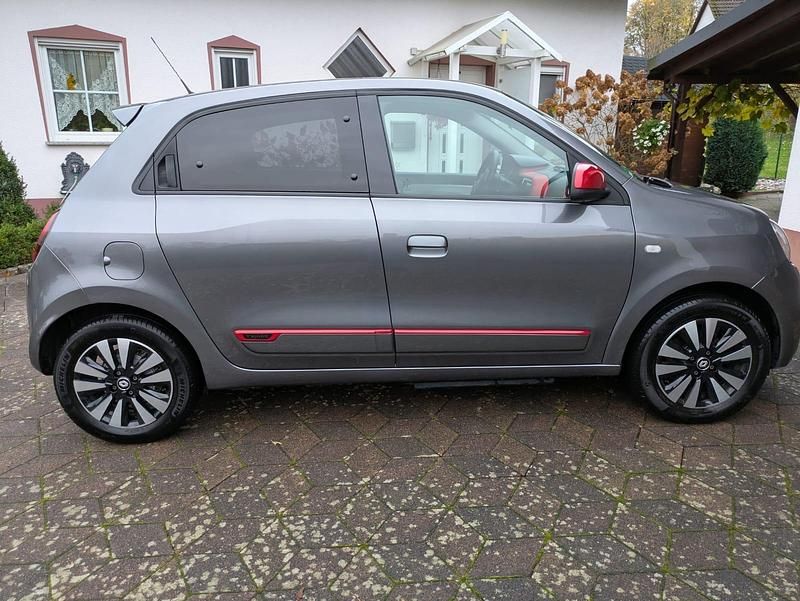 Grau Gebraucht 2023 Renault Twingo Kleinwagen | 13.800 € (Etwas zu teuer) - Bild 1/4