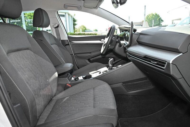 Gebraucht VW Golf VIII 116 PS (85 kW) 2024 Pure white Limousine