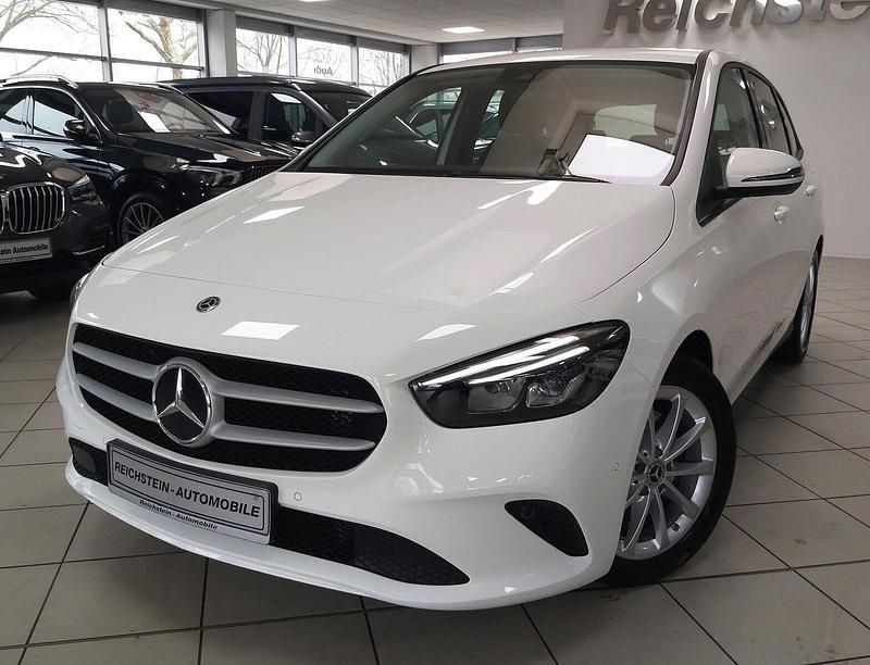 Weiß Gebraucht 2019 Mercedes B220 Van / Kleinbus | 23.979 € (Guter Preis) - Bild 1/2