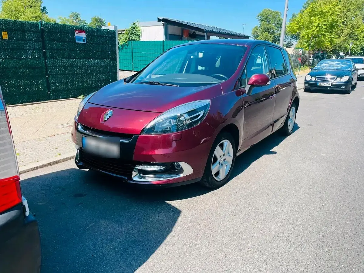 Gebraucht Renault Scénic III 140 PS (102 kW) 2013 Rot Limousine