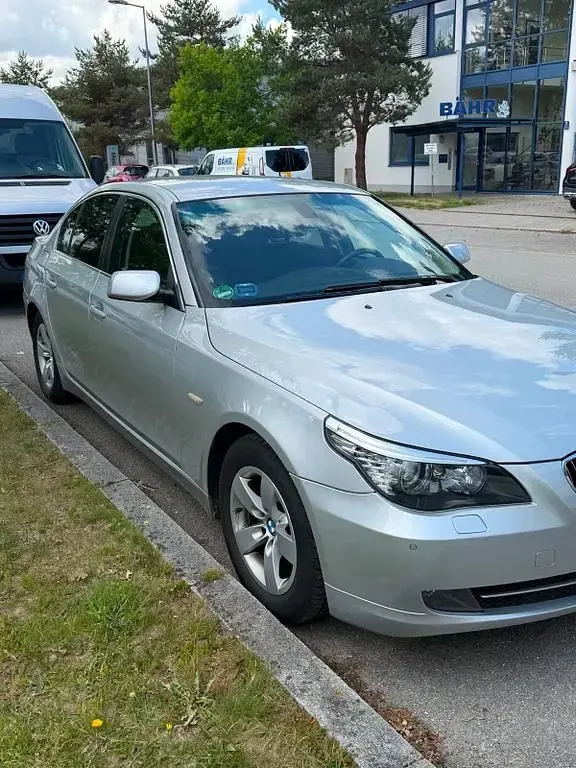 Gebraucht BMW 525 197 PS (144 kW) 2008 Silber Limousine