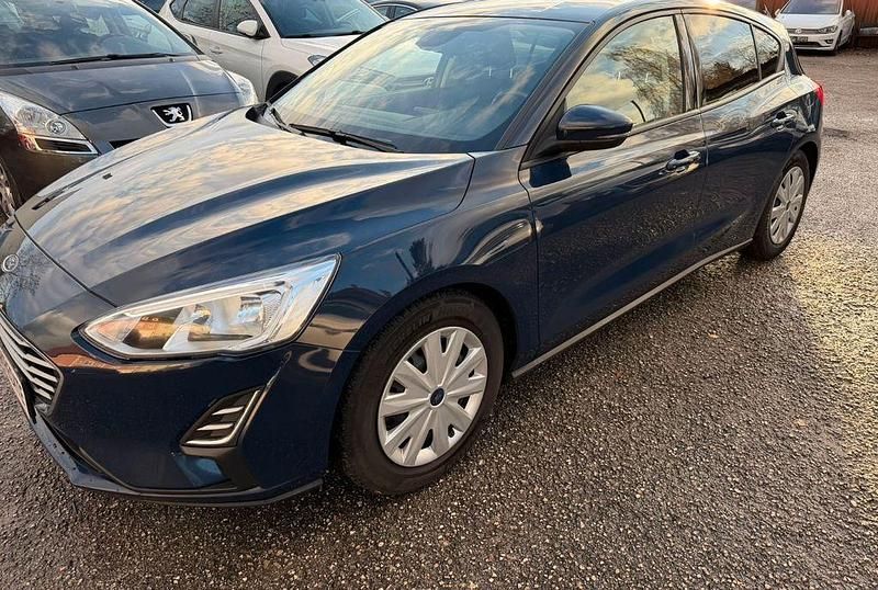 Second-hand Ford Focus 101 CP (74 kW) 2019 Albastru Berlinǎ