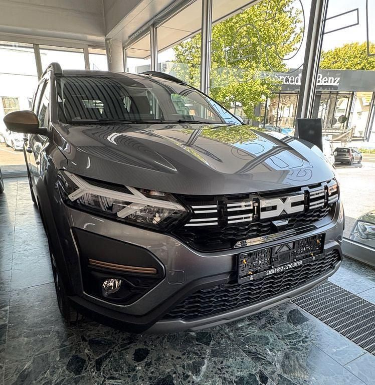 Grün Neu 2025 Dacia Jogger Extreme Limousine | 21.700 € (Guter Preis) - Bild 1/4